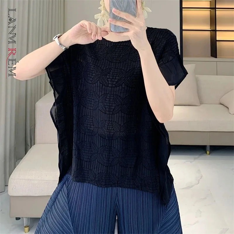 LANMREM Pleated Trendy Lightweight Women's T-Shirt Loose Simple High-End Embossed Design Black Short Sleeve Pullover Top 2DB4492