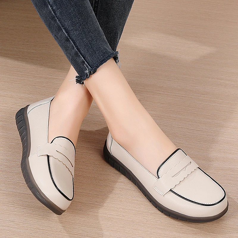 

Women's Versatile Flat Shoes Casual Walking Shoes Fashionable Anti-skid Leather Shoes Lightweight and Comfortable Mother's Shoes