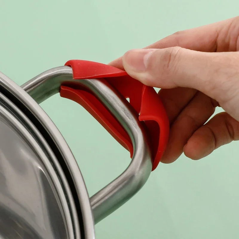 Description Picture 5 of item2Pcs Silicone Anti Scalding Handle Oven Casserole Ear Pot Pan Heat Insulation Holder Gloves Kitchen Tools Bowl Holder Clips