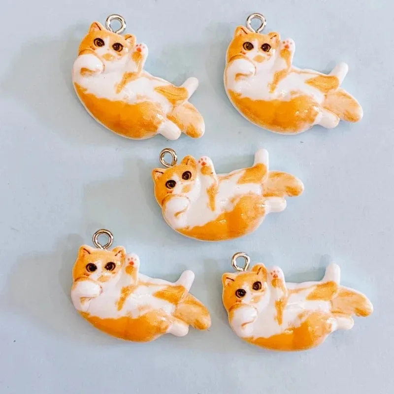 10개 귀여운 고양이 레진 참 장식품 DIY 목걸이 팔찌 귀걸이 열쇠고리용 액세서리 펜던트