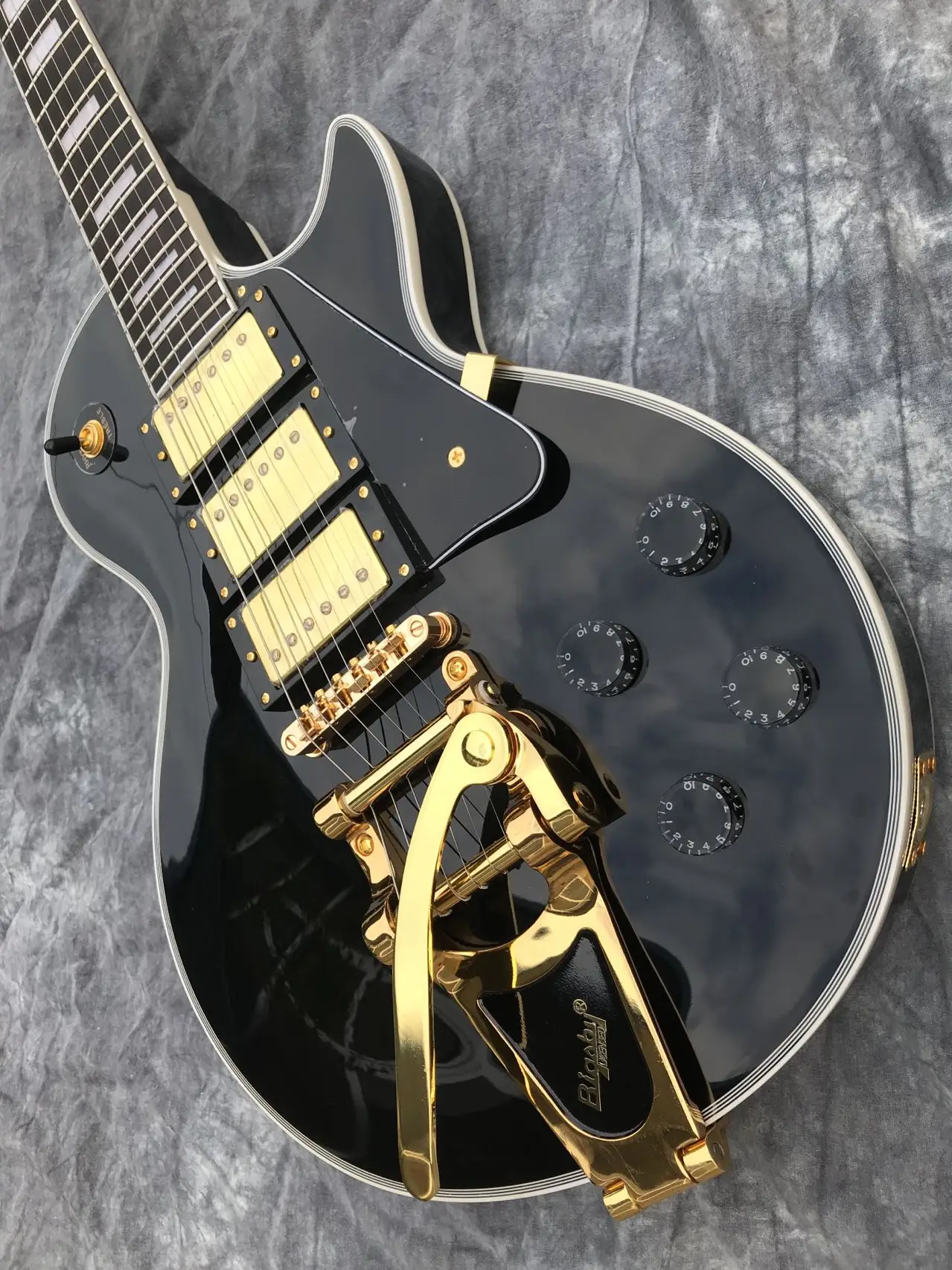 vliegtuigen Amerikaans voetbal Incident, evenement Classic Lp 6 Snarige Elektrische Gitaar 3 Pickups Gouden Hardware ,Tremolo,  Hoge Kwaliteit, Gratis Verzending| | - AliExpress