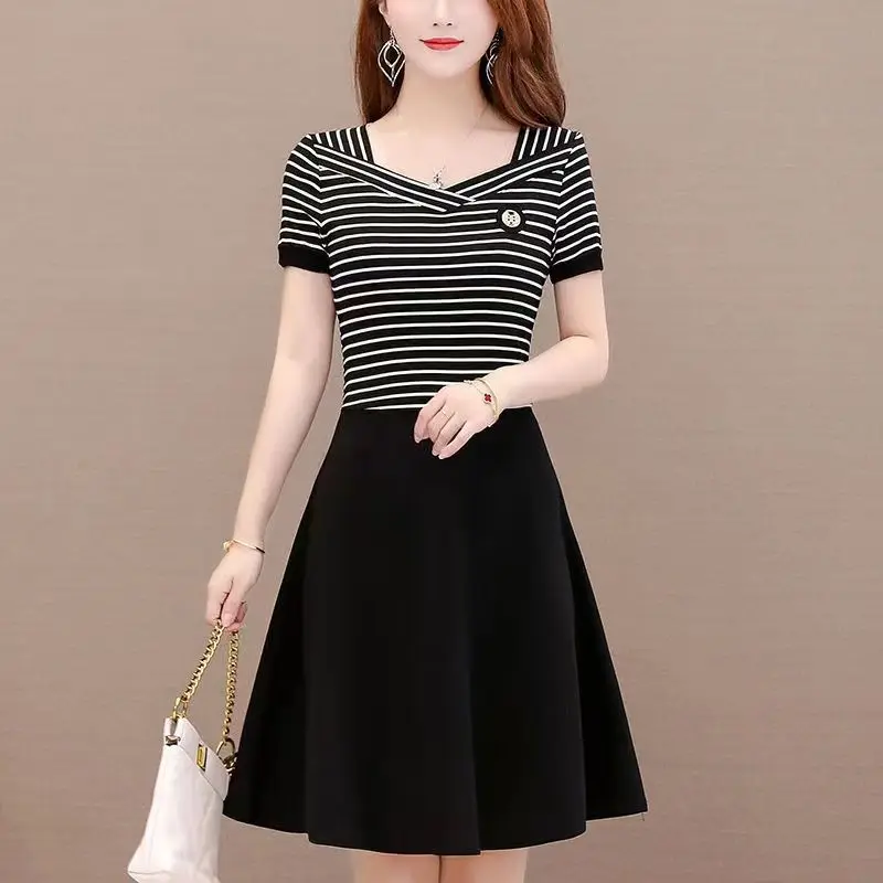 

Elegant V-Neck Spliced Striped Fake Two Pieces Party Dress Women's Clothing 2024 Summer New Loose Office Lady Short Sleeve Dress