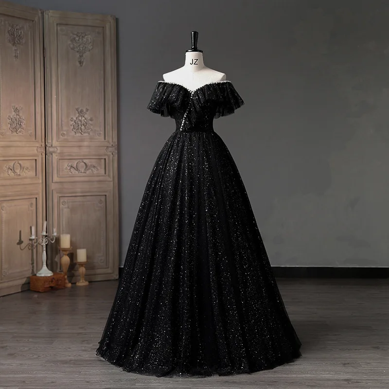 Timeless perfection - Black satin gown – Kostume County