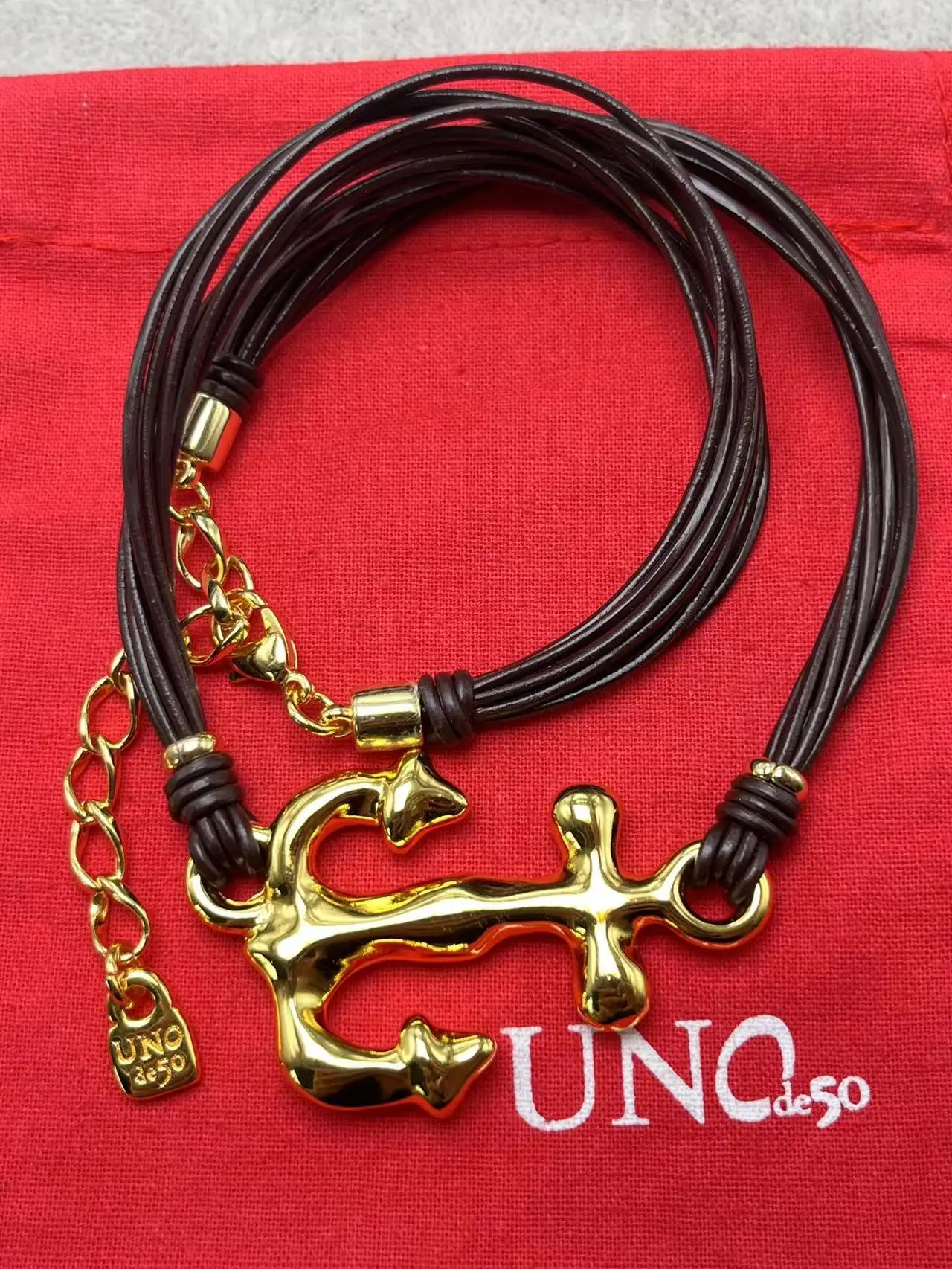 

Новинка 2023 unode 50, лидер продаж в Испании, креативное модное ожерелье из кожаной веревки, романтическое женское ювелирное изделие, подарочная сумка