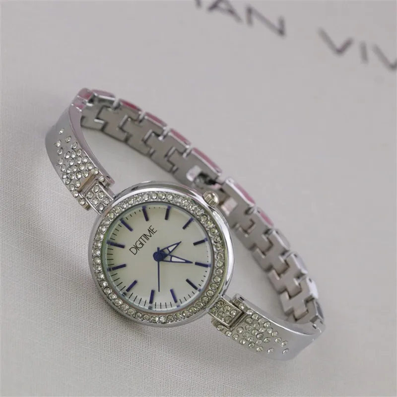 2023 Year  New Style Crystal Ladies Watches For Women Girl Simple Slim Stainless Steel Watchband Quart Charm Diamond Wristwatch