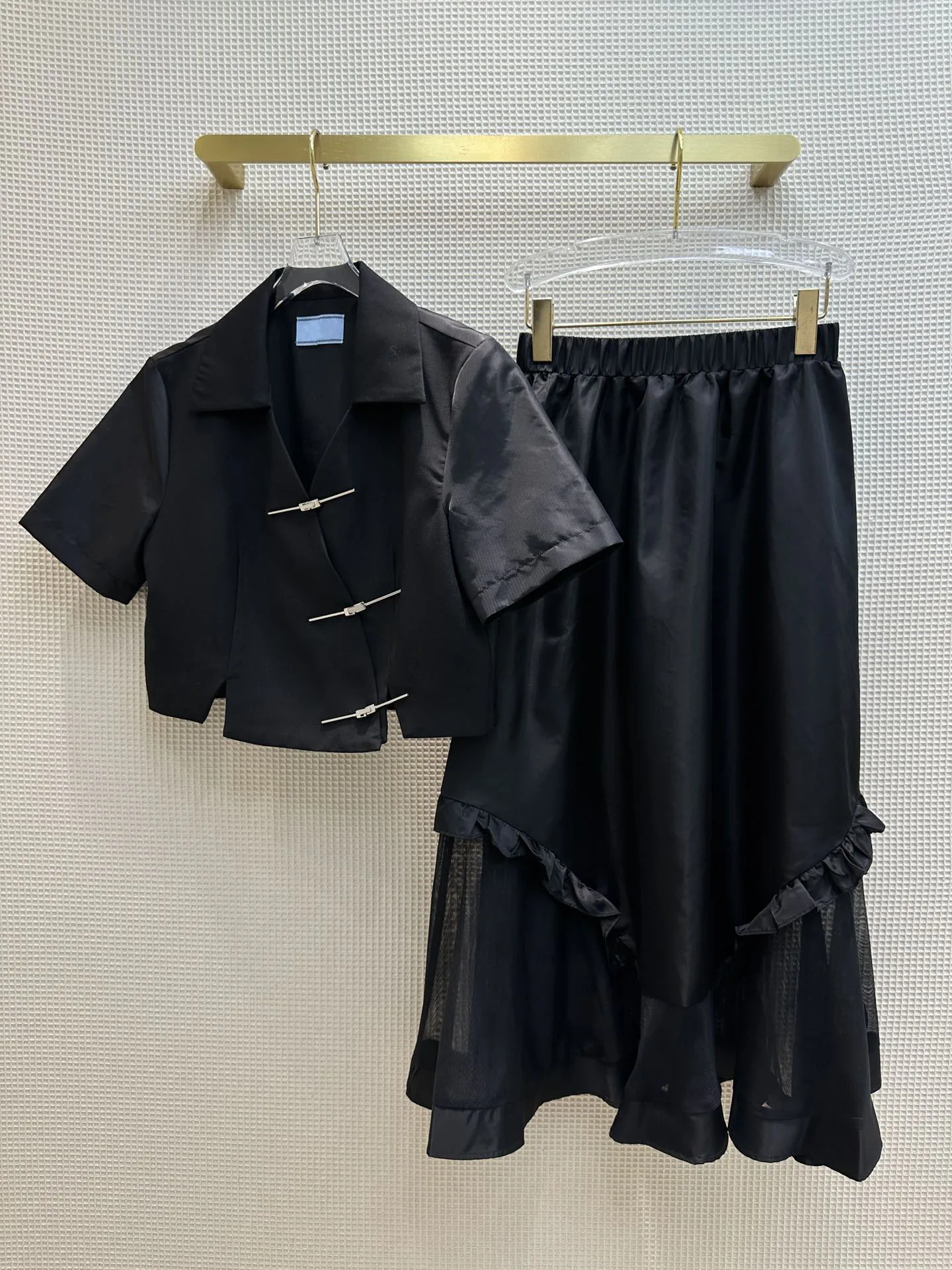 

Suit small lapel short version with elastic long skirt hemline ruffle embellishment