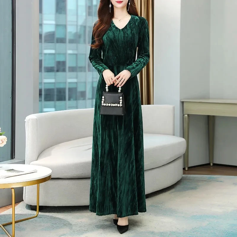 

New Golden Velvet Dress Women's Long Dress Noble Lady Mother Young Women's Dress Large Swing V-Neck Fashionable High Grade Autum