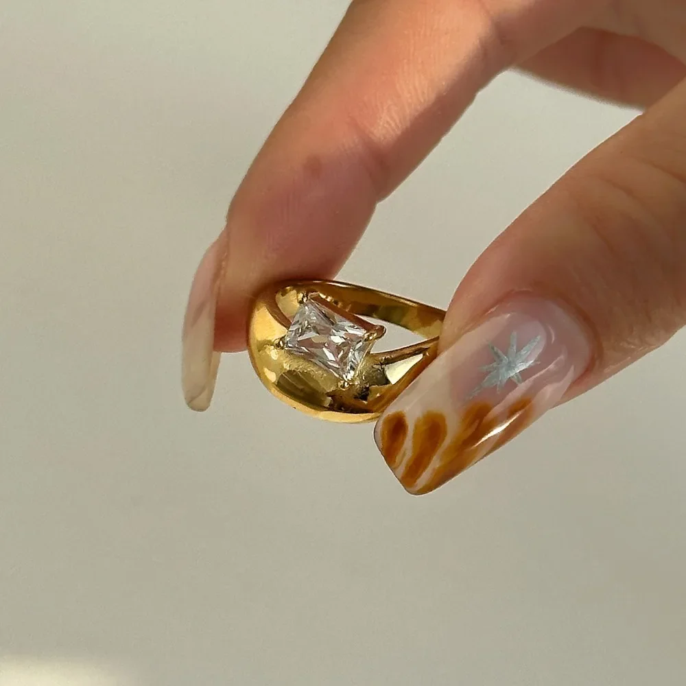 

Женское Изогнутое Кольцо с фианитом, из нержавеющей стали