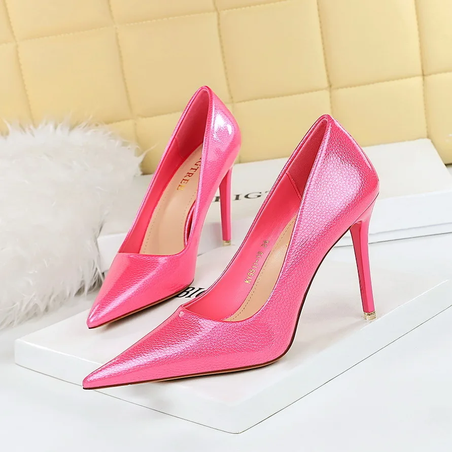 thumbnail image 1 of Zapatos de mujer minimalistas, delgados, clásicos, ultraaltos, con tacón de boca baja, puntiagudos, de cristal, lacados, de cuero, para banquetes, 1 of 4