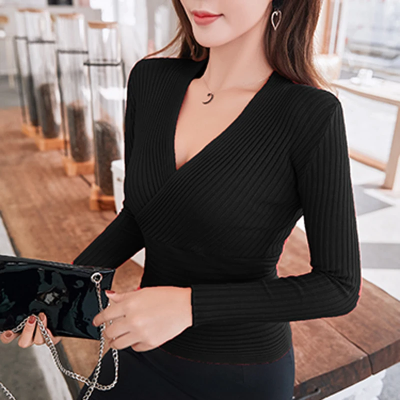 

QOERLIN Autumn Winter New Korean Solid Cross Stripe Knitwear Women's Low cut Sexy V-neck Bottom Shirt Shows Thin Versatile Tops