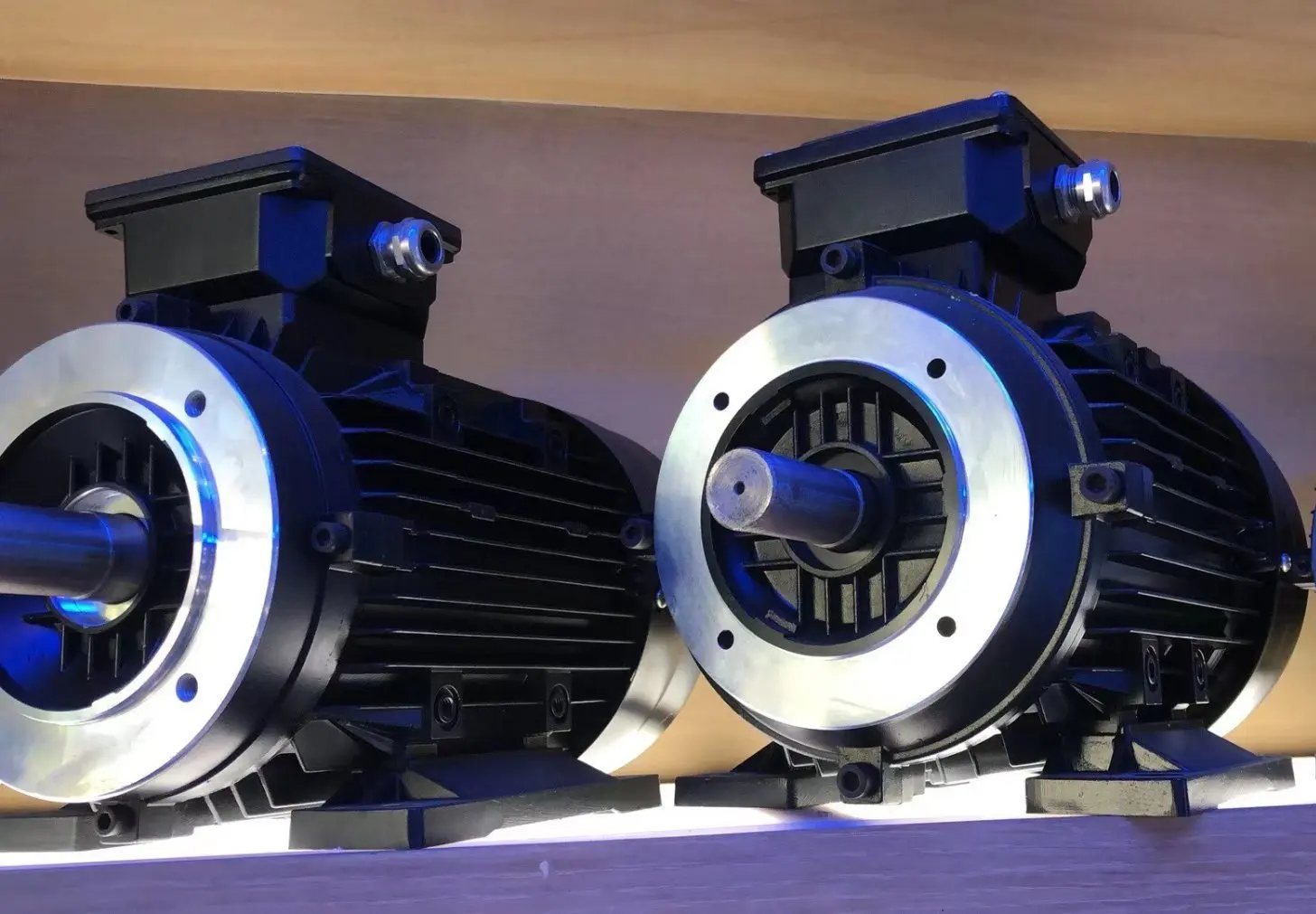 고토크 브러시리스 DC 모터, 3000rpm, 48V, 1kW  15kW