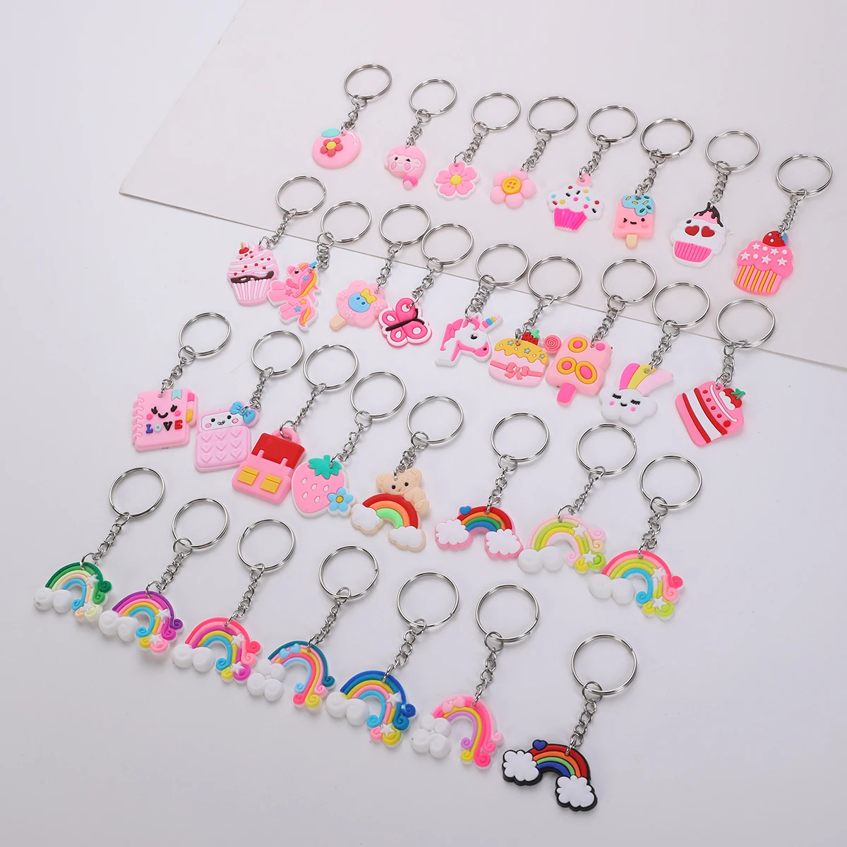 32 stücke Cartoon Schlüssel bund, niedlichen PVC Blumen Tier Eis Regenbogen Schlüssel ring für Klassen zimmer Preise, Geburtstags feier begünstigt Geschenk