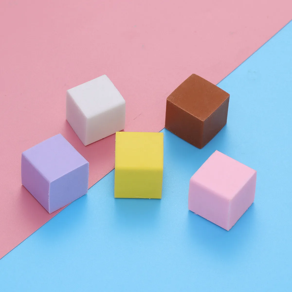 5Pcs 우유 향기 지우개 밝은 색상은 학생들을 위한 도움을 제공합니다 프리미엄 창의적 문구 선물 참신함