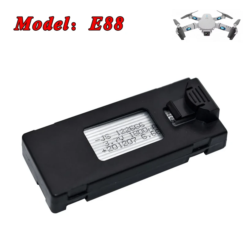 Batterie de rechange pour drone E88 1800mAh montrant l'étiquette de capacité.