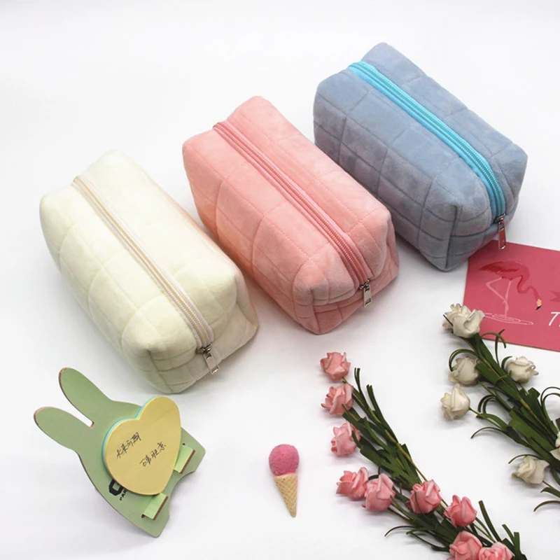 

Cute Fur Makeup Bag For Women Zipper Large Solid Color Cosmetic Bag Travel Cosmetic Bags Cute Mini Zipper Toiletry Bag
