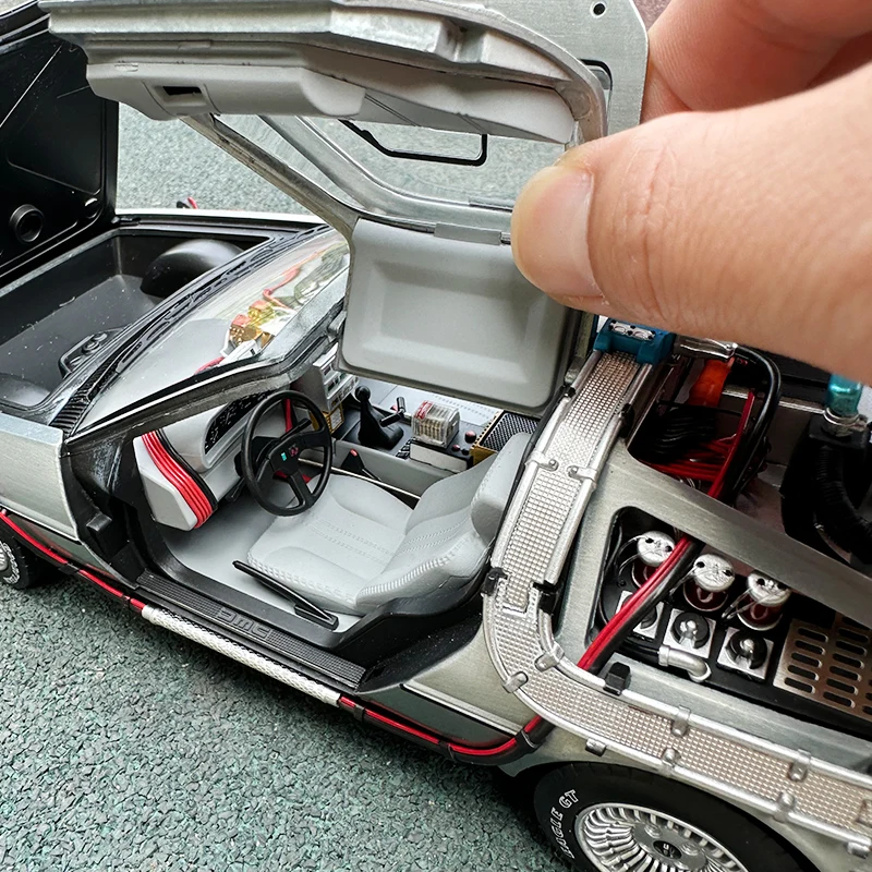 デロリアン 1/18スケール モデル Hot Wheels Hot Wheel 1/18 DeLorean DMC-12 Back to the future II Car