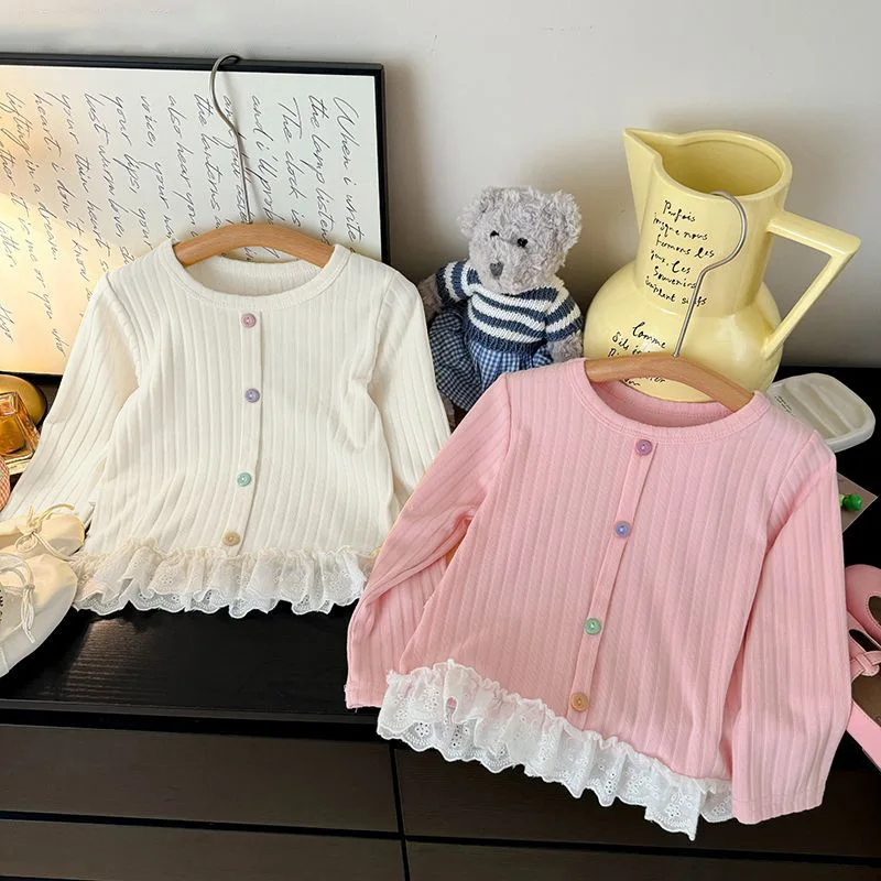Neuheiten Baby Mädchen Bunte Knöpfe T-shirts Spitze Patchwork Langarm Blusen Kinder Mädchen Bequeme T-shirts Kinder Kleidung