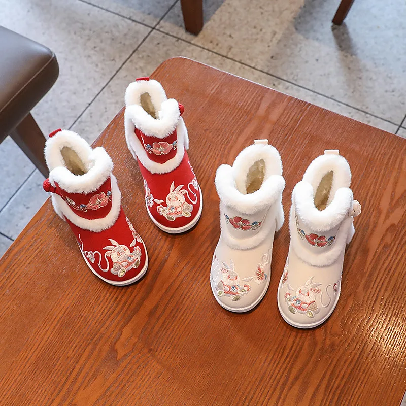 Рисунок 2 - Туфли с вышивкой для девочек