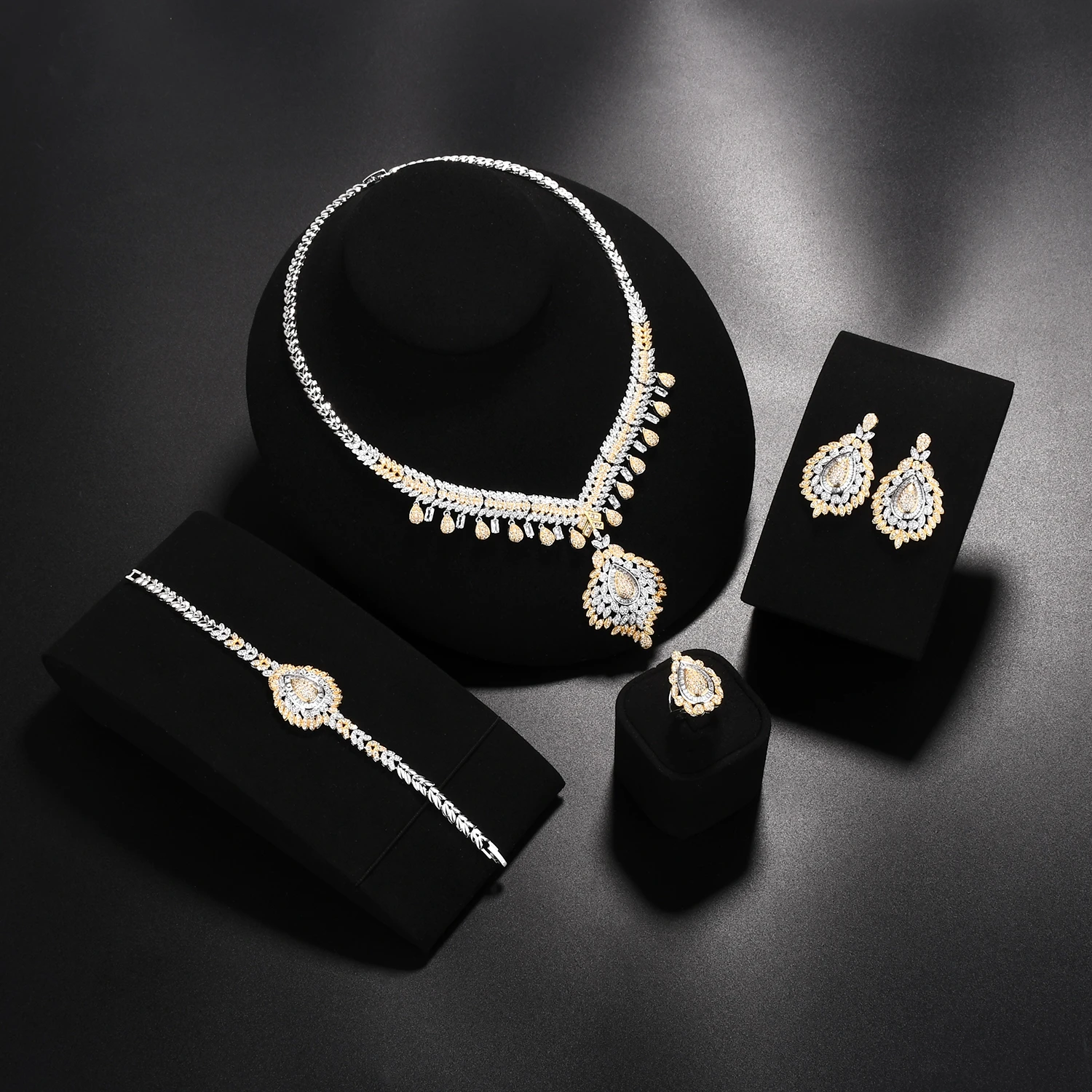 

Fashion Accessories Dubai Jewellery sets add four wedding delights to women's holidays