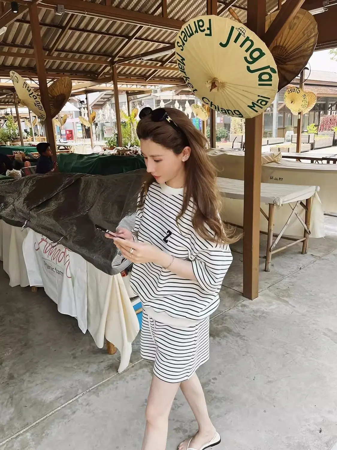 캐주얼 조깅 스포츠 정장 여성 투피스 세트 여름 패션 줄무늬 반팔 티셔츠 탑 와이드 레그 반바지 러닝 의류