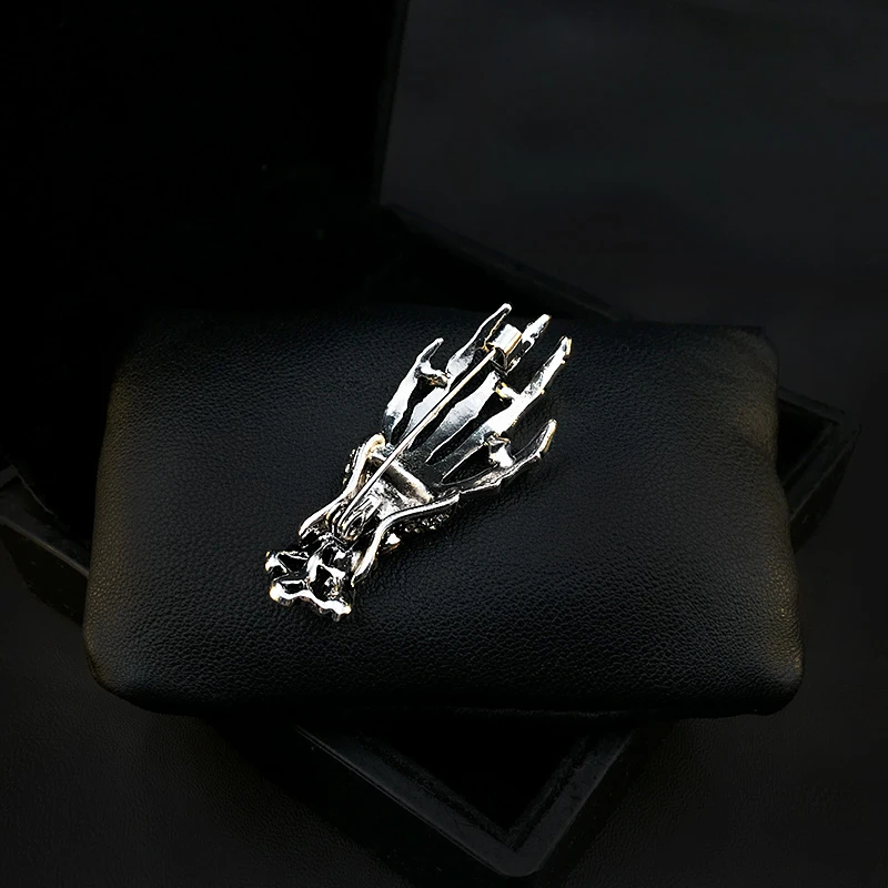 909 Retro Vivid Ghost Hand Brooch Men Neckline Badge High-Grade Exquisite Skull Corsage Accessories Coat Decorative Pin Jewelry