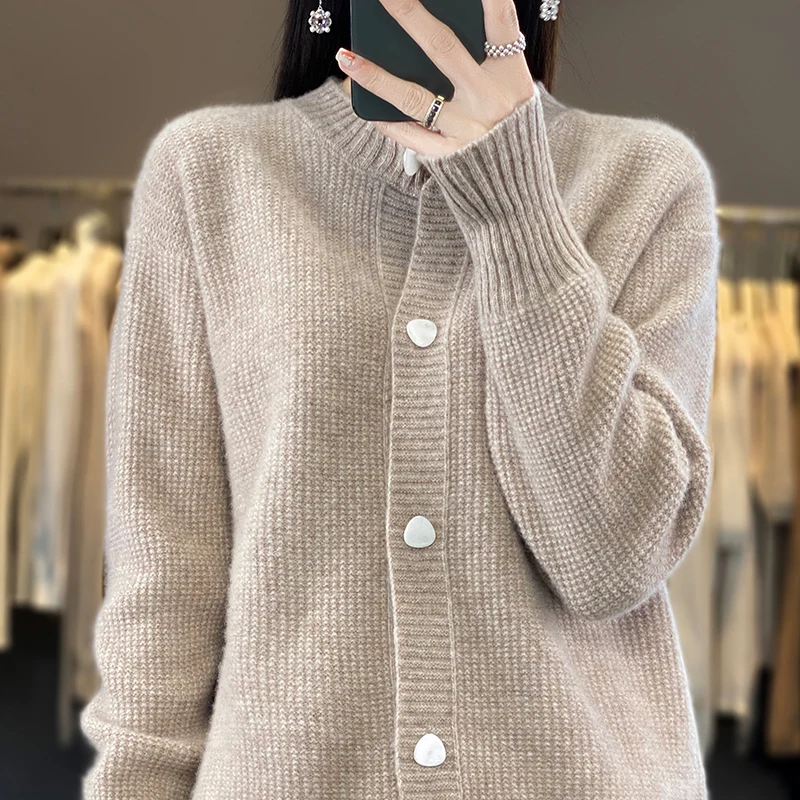 

Autumn and winter new 100% pure wool ladies round neck single-breasted solid color loose cardigan fashion temperament top