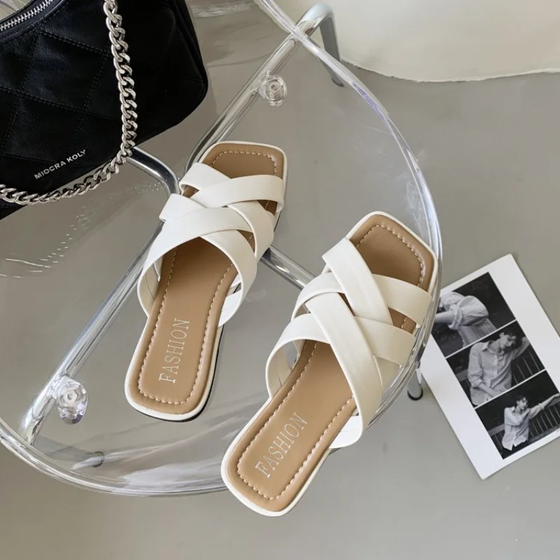 

Korean style Simple hole out weave sandals and slippers 2023 New Fashion Square Head Flat Bottom Summer Women's Beach Shoes