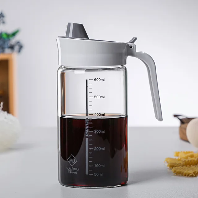 주방의 필수품: 유리 액체 조미료 병