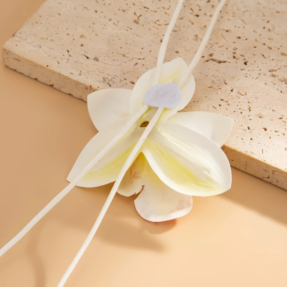 3D Stereoscopic Simulation Flower Necklace Personality Long Wax Thread Sexy Clavicle Choker Multicolour Lily Petal Charm Jewelry