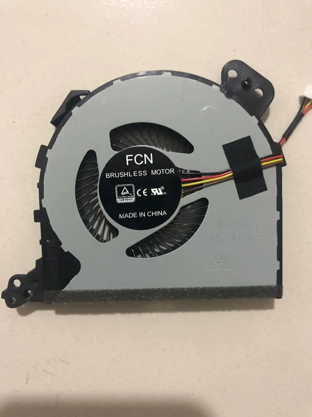 

FCN DFS541105FC0T FKU1 DC 5V 0.5A 4-wire Server Cooling Fan