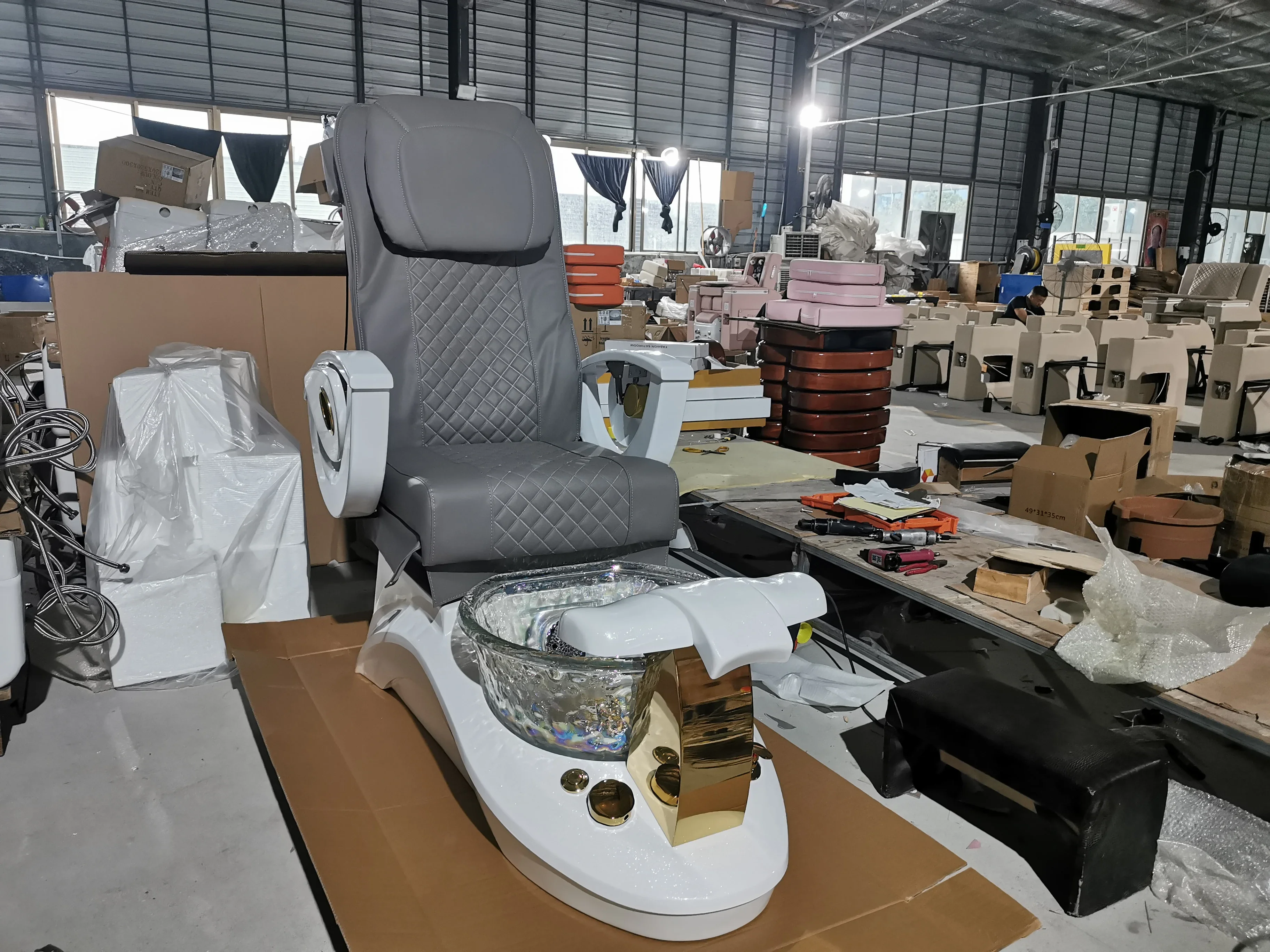 NailFengShengSalon Furniture Equipment White Golden Electric Reclining Massage Manicure Foot Spa Luxury Pedicure Chairs