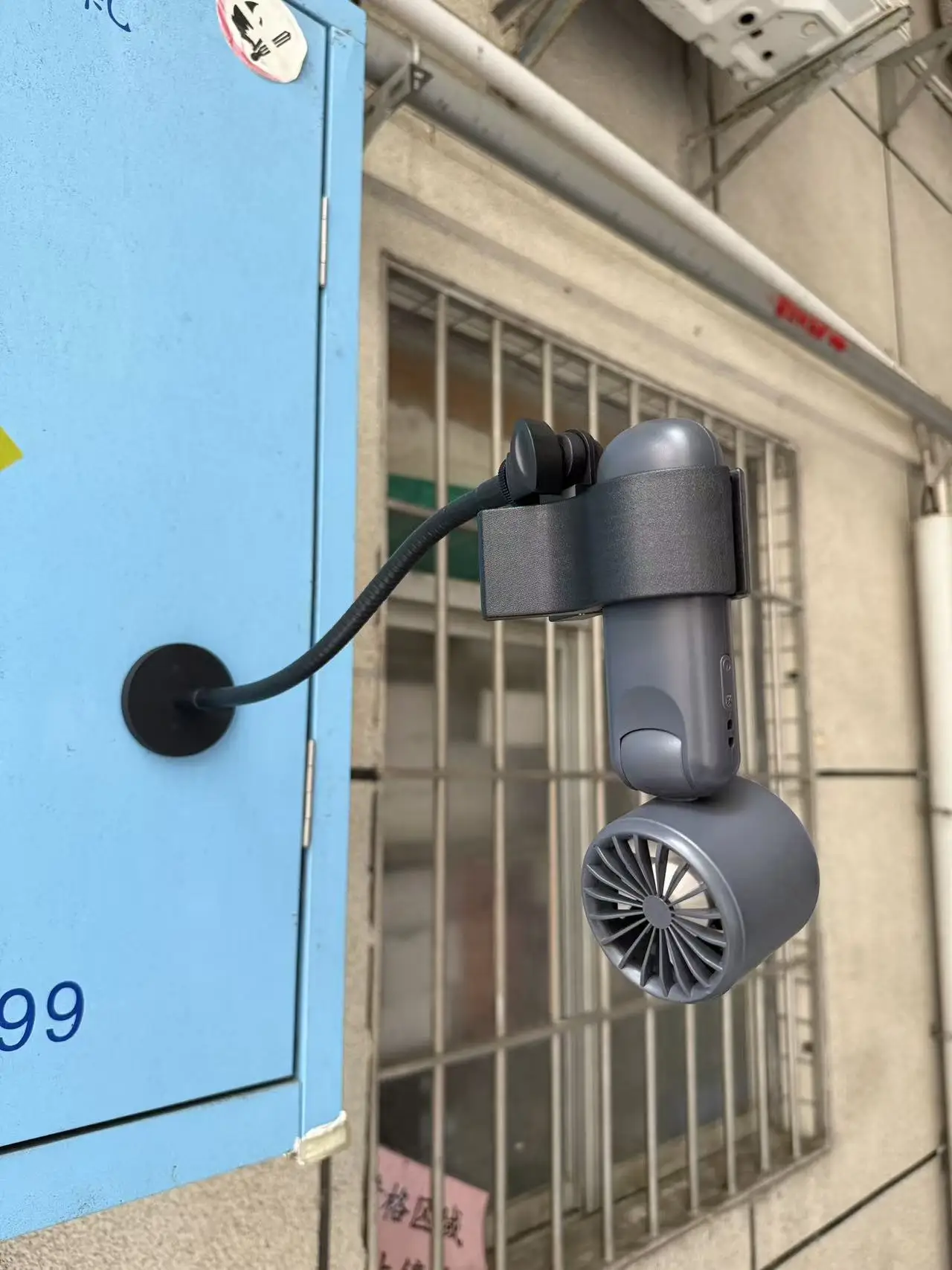 범용 자기 흡착식 마이크 고정 브래킷(확장 호스 포함) 360도 회전 팬 클립(안정적인 지지 제공)