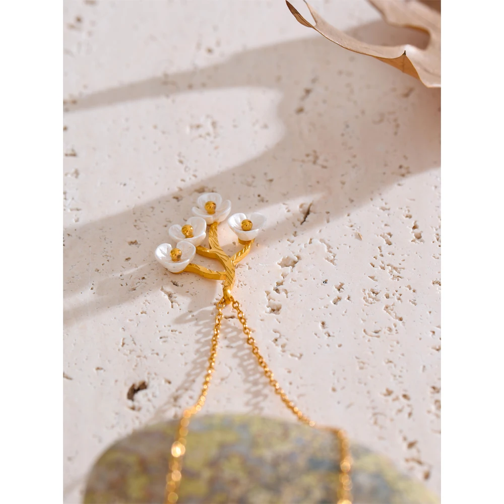Yhpup Resin Pendant Necklace