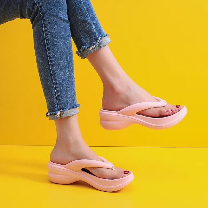 Flip-flops thick sole sandals women's beach vacation seaside outside wear summer new clip-on feet AF03