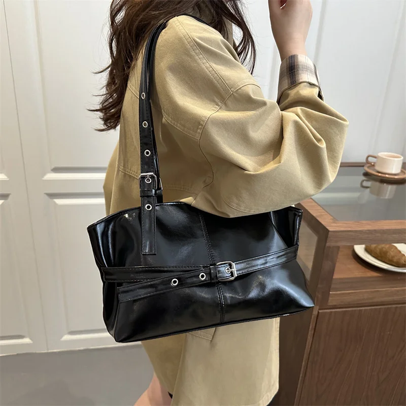 Luxury Wine Red Underarm Bag for Women Autumn/Winter Retro Commuter Shoulder Bag Casual Large Capacity Rivets Belt Totes