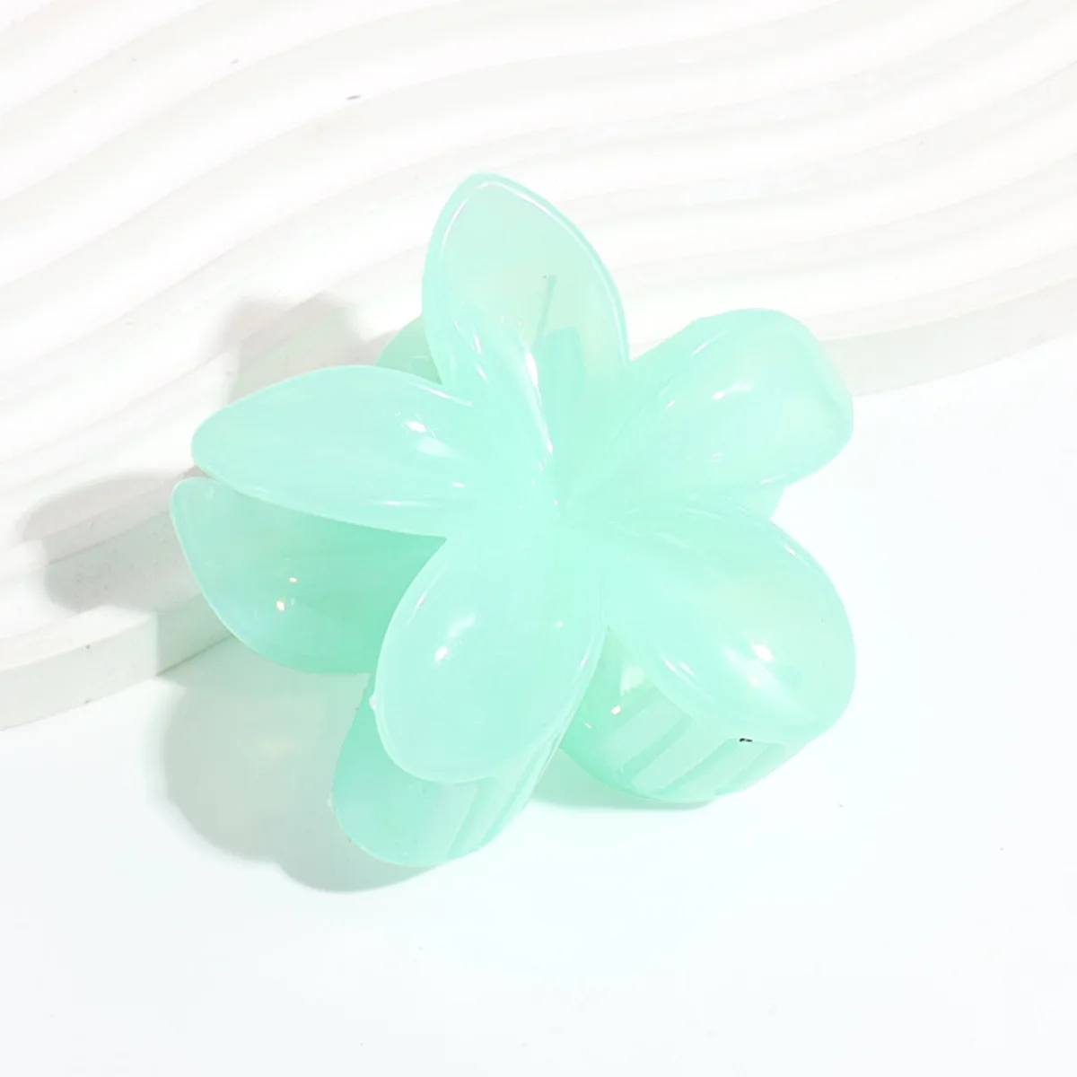 8CM Frauen Kunststoff Haarspangen Süße Und Niedliche Plumeria Blume Form Haarnadel Shark Clip Haar Zubehör Reine Farbe Gelee stil – Detail 9