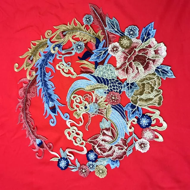 세련된 피닉스 자수 패치로 의류를 돋보이게 하세요