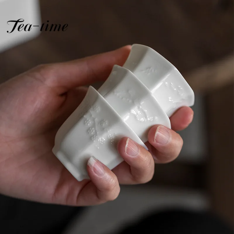 2pc/set Handmade Relief Plum Blossom Ceramic Teacup Dehua White Porcelain Small Master Cup Tasting Tea Mug Kung Fu Tea Set 45ml