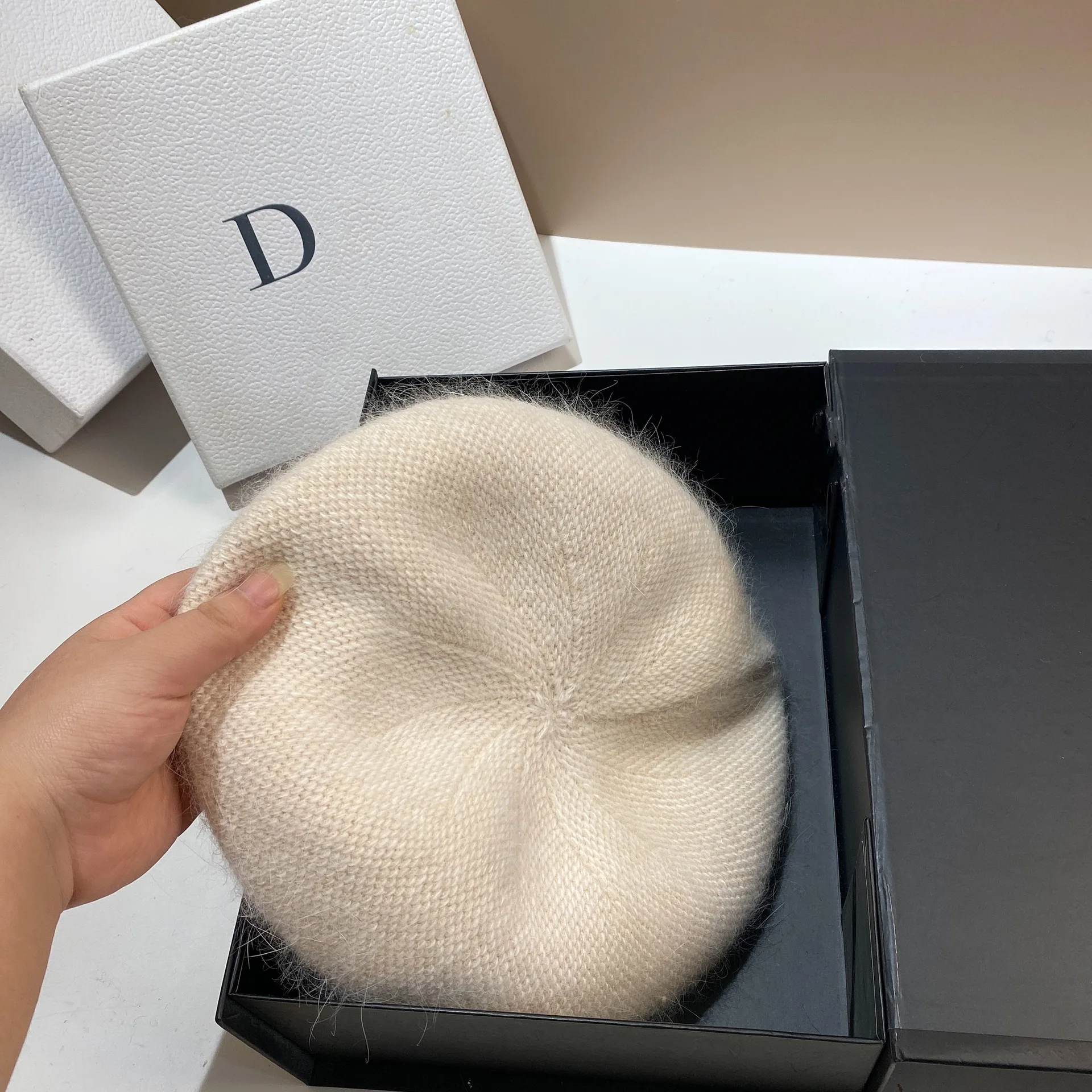Angora Kaninchen Fell Damen Gestrickte Baskenmütze Winter Wolle Baskenmütze Vielseitige Mädchen Maler Hut Dame Warm Aufwachen Motorhaube Beanie Cap – Detail 17