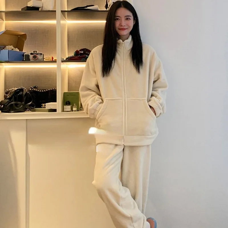 Рисунок 3 - Женская зимняя Пижама на молнии