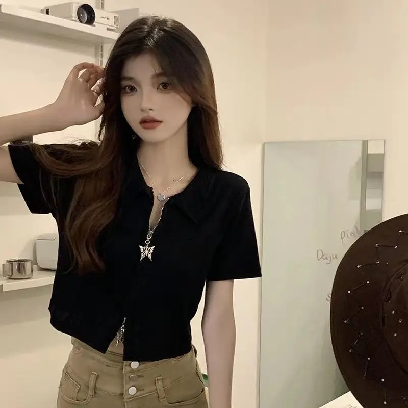 

2024 Summer New Women T-shirt Butterfly Zipper Solid Polo Collar T-shirt Fashion Sweet Slim Short Thin Design Sense Tops Female