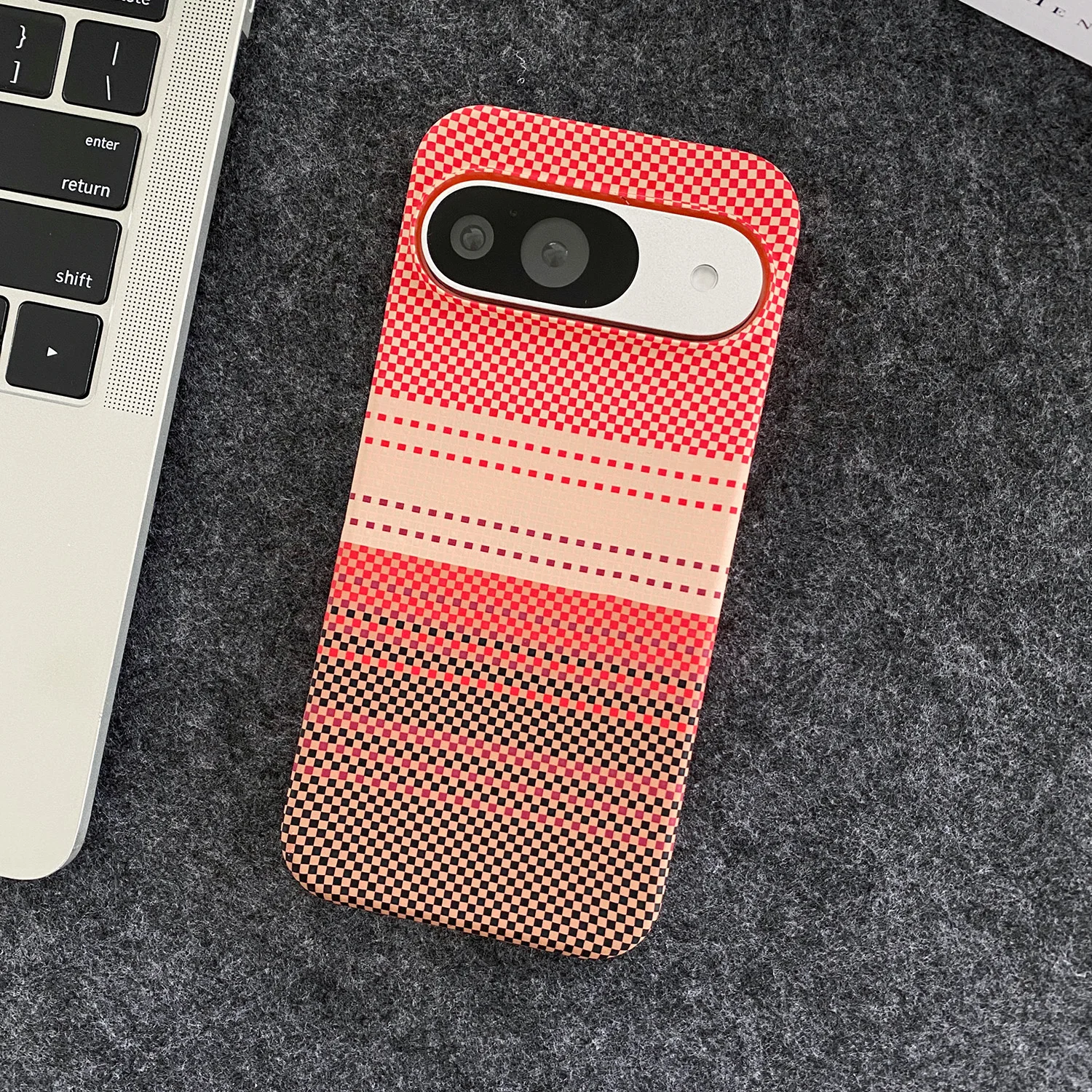 Luxury Carbon Fiber Texture Hard Case with Retro Bumper Design