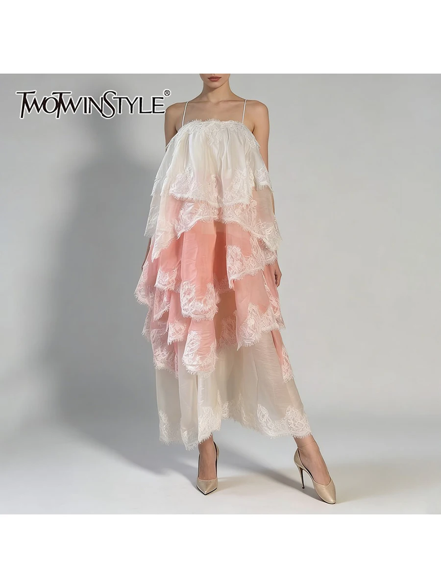 فستان نسائي بياقة مربعة وتفاصيل دانتيل وكشكشة وألو...