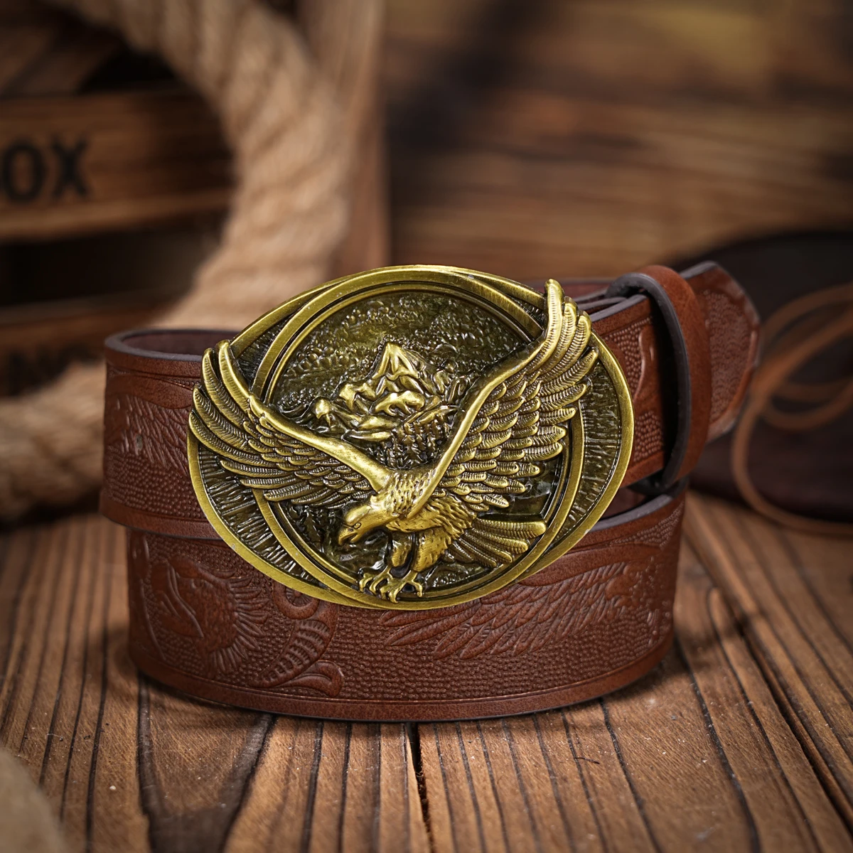 A casual, individual and retro belt, Western-style clothing accessory, metal buckle, PU belt, suitable for both men and women