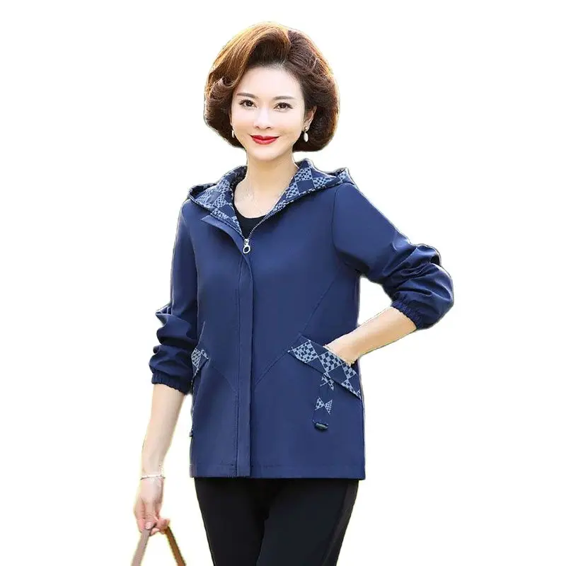 

Spring And Autumn Fashion Loose Pocket Jacket Middle-aged Mom Pack 2023 New Printed Hooded Casual Trench Coat Female Tide