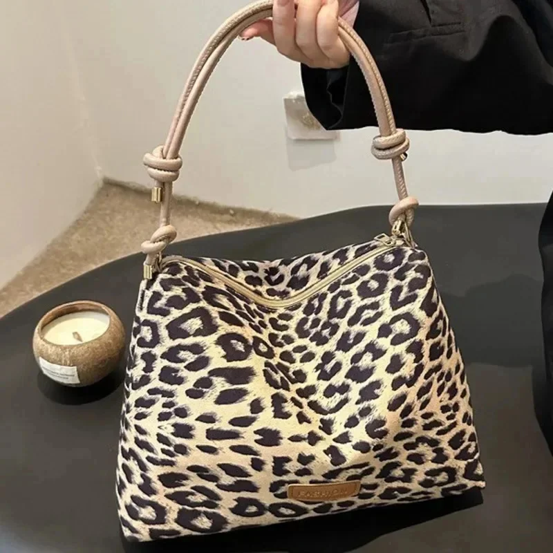 2025 Trend Leopard Print Shoulder Bag Commuting Armpit Bag