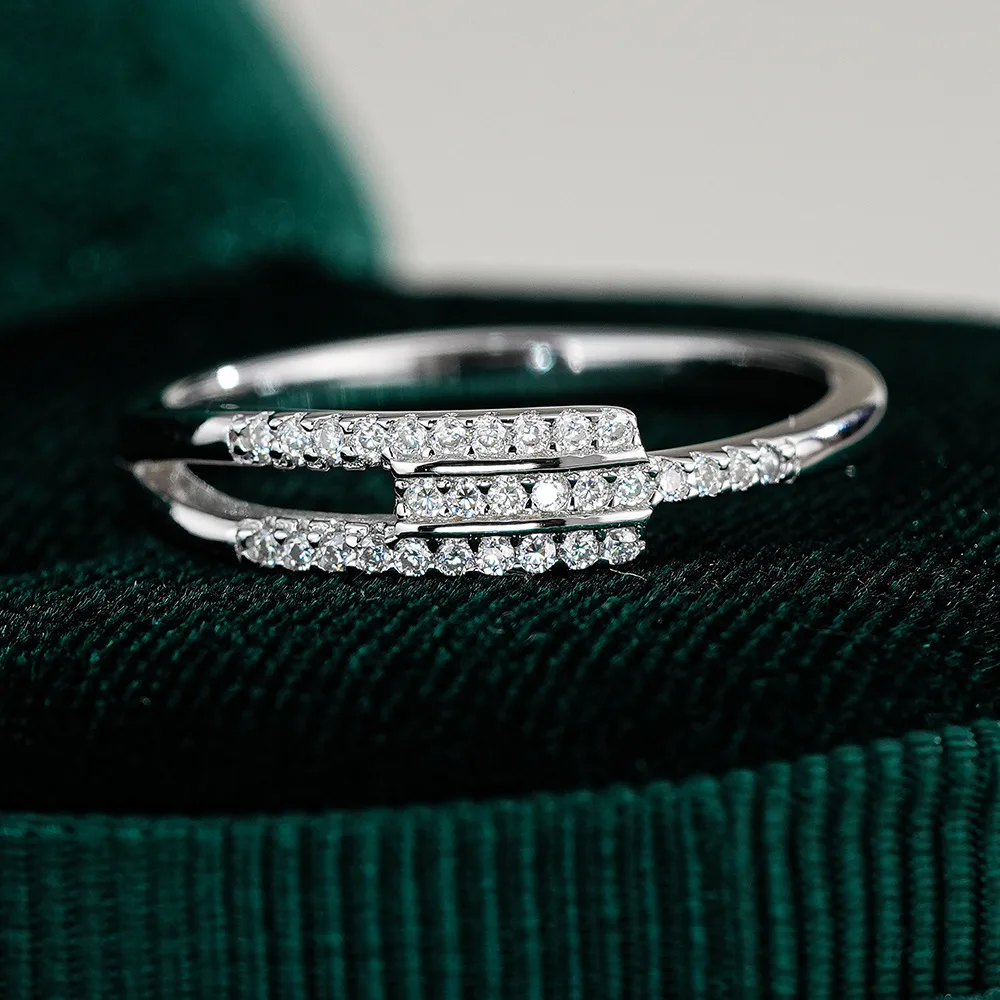 Luxury 18K White Gold Moissanite Starry Tail Ring