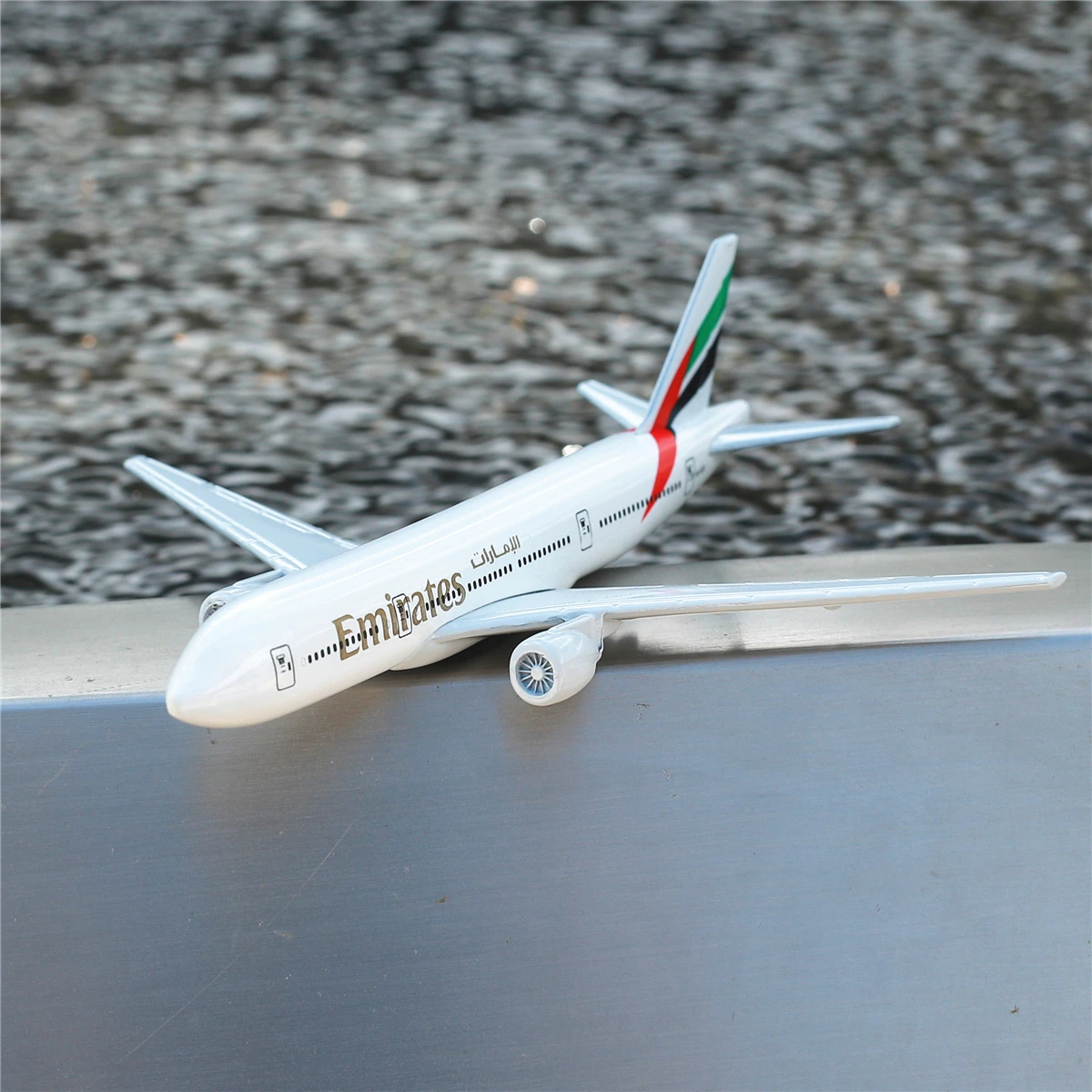 

1:400, Emirates B777 Scale Airlines, Реплика модель металлического самолета-достойная коллекция миниатюрных литых моделей Aiviation