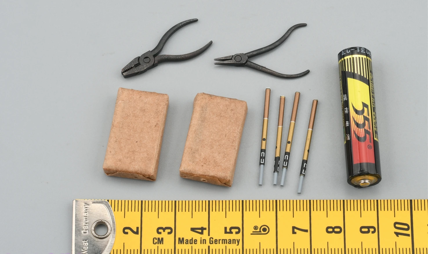 

DID D80162 1/6 Scale Soldier TNT Tool Model for 12'' Figure