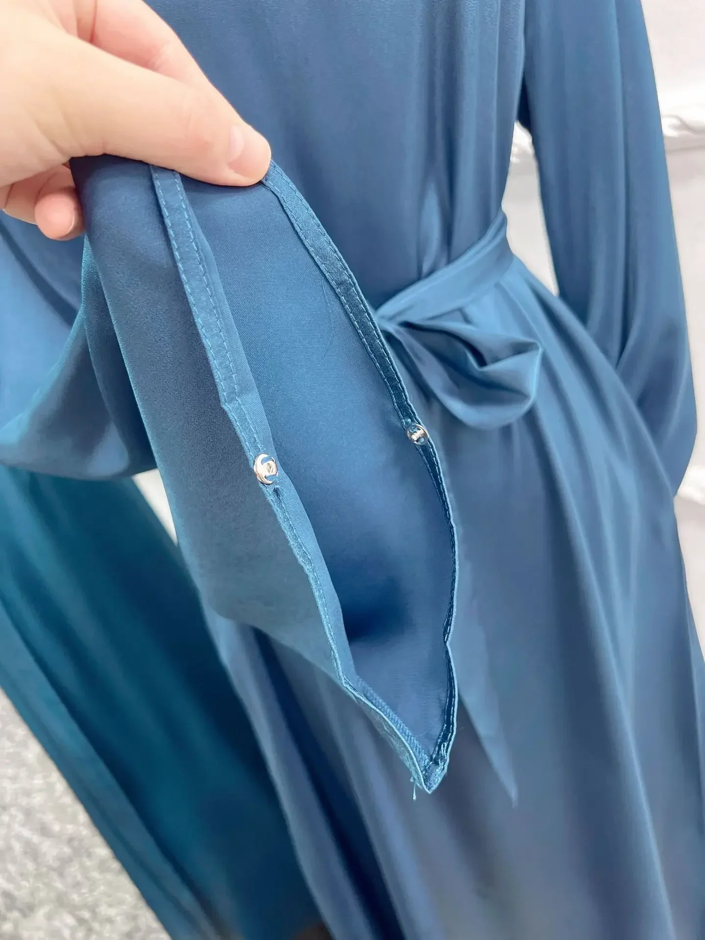 Muslim Fashion Satin Closed Abaya Dubai Silky Hijab Dress Flare Sleeve Abayas for Women Turkey Ramadan Eid Islam African Clothes